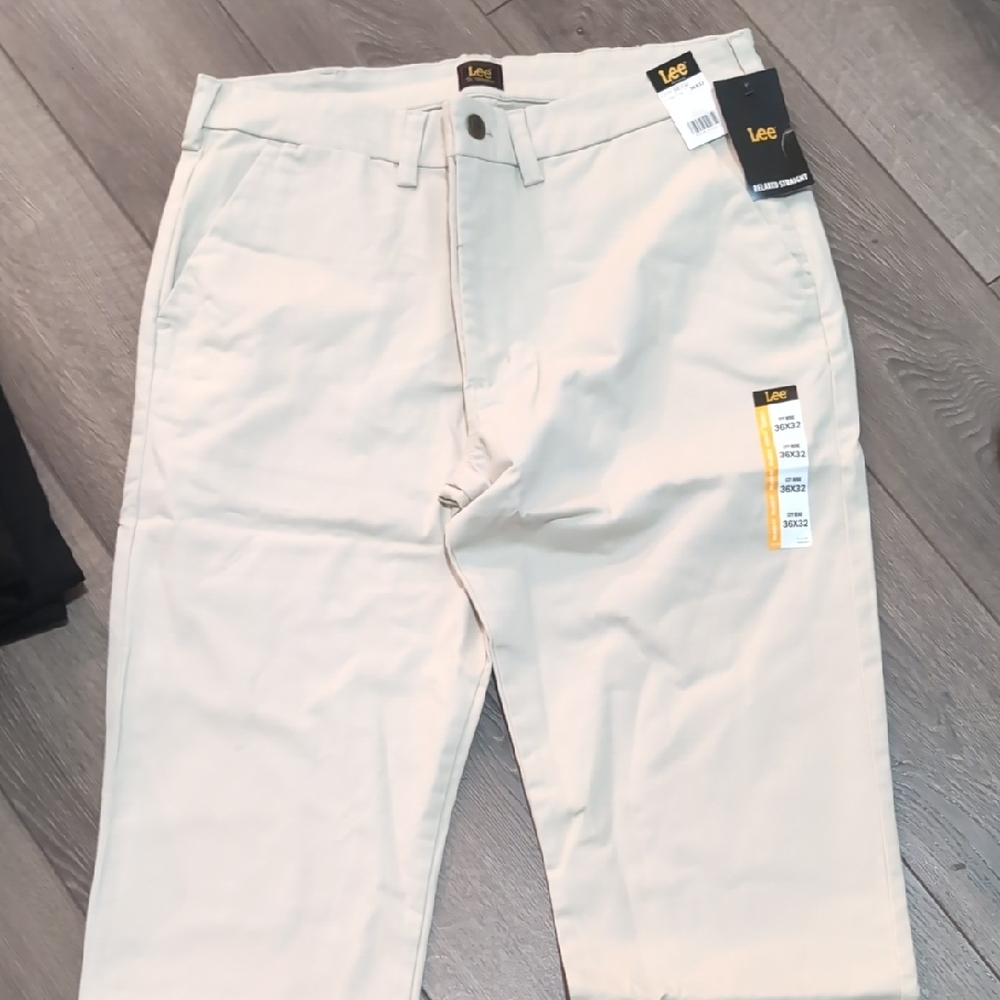 Lee Men’s Light Khaki Chino Pants